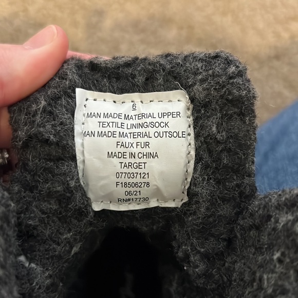 Cat & Jack snow shoes. Toddler size 6. - Picture 4 of 4